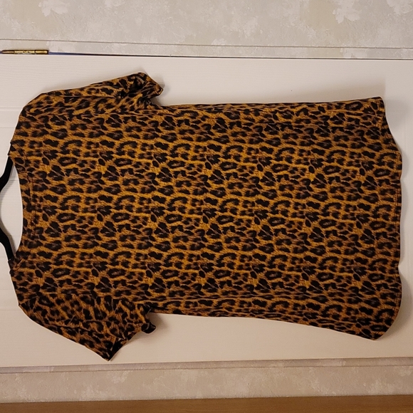 NWOT Lularoe Leopard Christy Tee Shirt - Medium - Picture 2 of 4